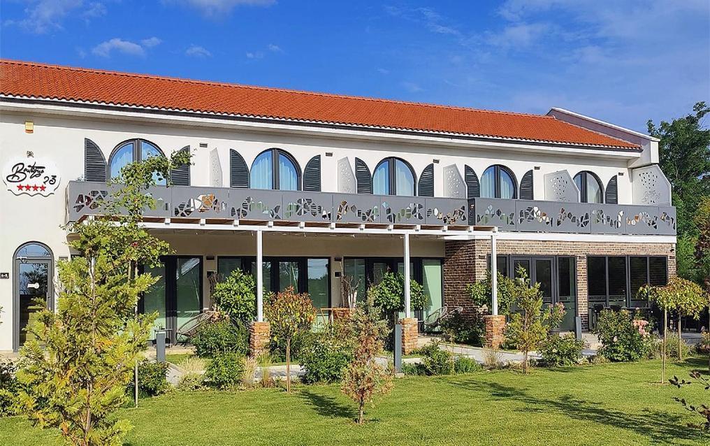 Boutique 23 Hotel Douazeci si Trei August Exterior photo